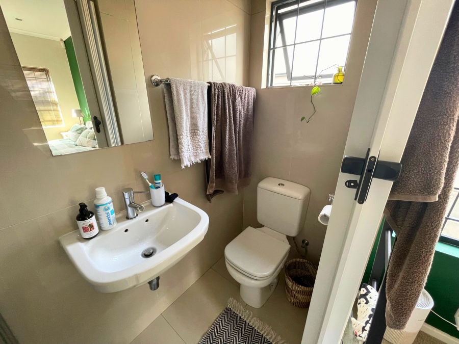 To Let 2 Bedroom Property for Rent in Kenridge Western Cape